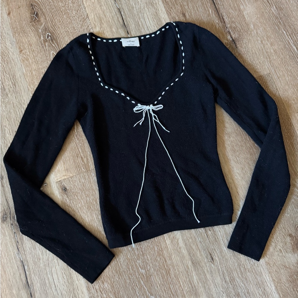 Wilfred Black Long Sleeve Knit Top with White Contrast Stitching‎ Size small